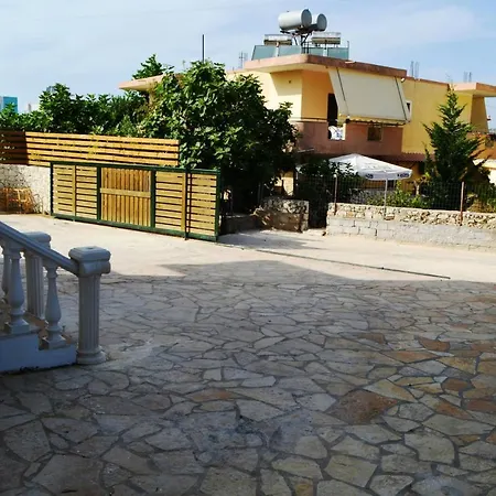 Holiday In 3*
